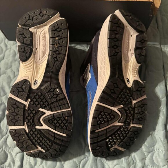 New Balance 2002R - Picture 2 of 4